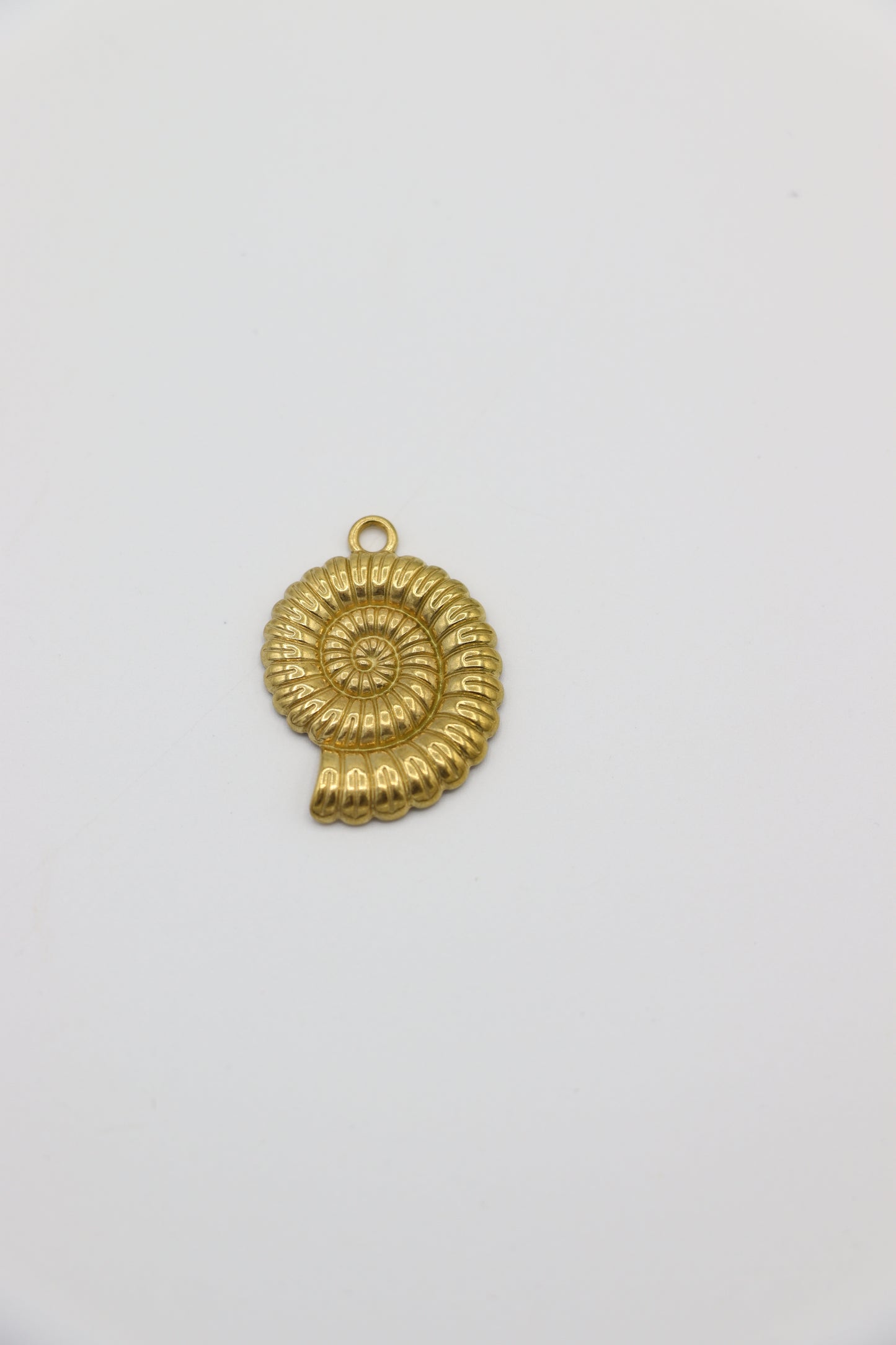 Pendentif / charms escargot de mer