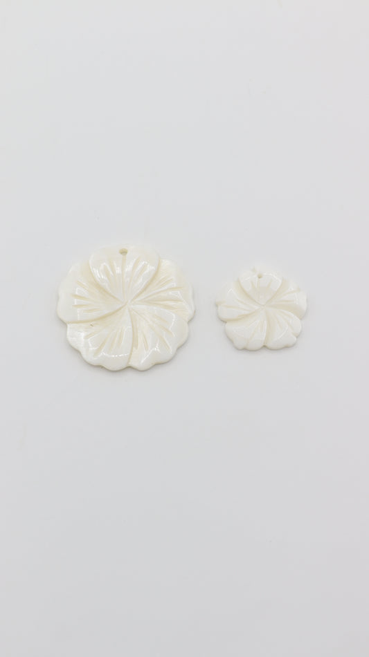 Pendentifs/Charms Fleurs Blanches Coquillage/Nacre